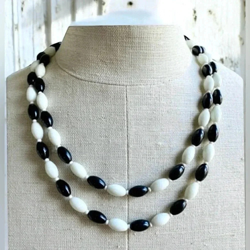 Long Vintage Art Deco Black & White Czech Glass Rope length Necklace.β